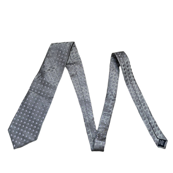 Geoffrey Beene Mens Tie Green Geometric Pattern‎ 100% Silk 58.5"L X 4"W - Picture 2 of 5